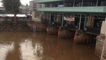 Jakarta Siaga Banjir! Tinggi Muka Air Naik, Pintu Air Pasar Ikan Siaga 2