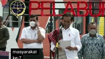 Viral Video Luhut Terima Telepon Saat Presiden Jokowi Pidato