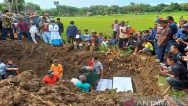 Kecelakaan Maut Bus Pariwisata, Enam Korban Dimakamkan Satu Liang