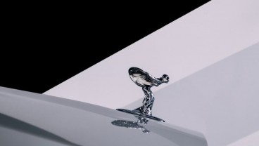 Rolls Royce Ubah Desain Lambang Spirit of Ecstasy di Mobil Elektriknya