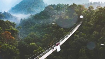 Rekomendasi 7 Wisata Air Terjun di Jawa Barat yang Menyegarkan