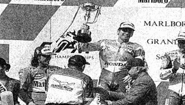 Historia Bisnis : Trofi MotoGP dari Pak Harto Usai Balapan Panas Doohan vs Barros