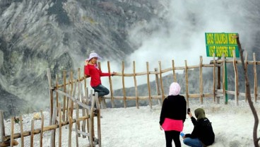 Ada Aktivitas, PVMBG Sebut Asap Putih Pekat di Tangkuban Perahu Berbahaya 