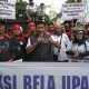 JHT Dicairkan setelah Usia 56 Tahun, Buruh Desak Jokowi Pecat Ida Fauziyah