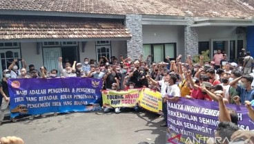 Ratusan Sopir Truk Kudus Demonstrasi Tolak Pelarangan ODOL