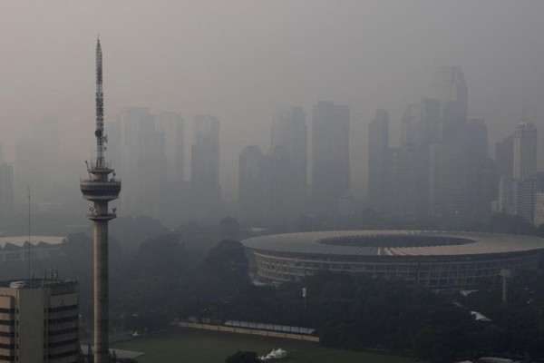 Polusi udara Jakarta. Gambar diambil menjelang Asian Games tahun lalu./Reuters