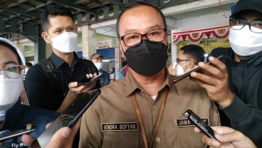 Gelar Operasi Pasar di Kota Bandung, Disperindag Jabar Salurkan 23.000 Liter Minyak Goreng