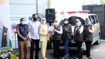 Atalia Ridwan Kamil Terima 1 Unit Ambulans dari SkinSol Kosmetik Industri