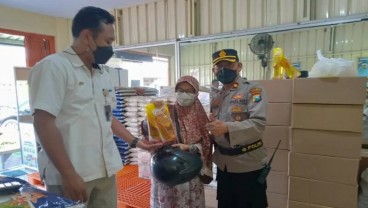 Operasi Pasar Minyak Goreng di Jember, Bulog Menyiapkan 4.200 Liter