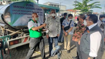 Minyak Goreng Curah Digelontorkan ke Pasar Larangan, Sidoarjo