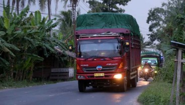 Balita Nyaris Tertabrak Truk Saat Bermain di Pinggir Jalan Raya, Ini Videonya