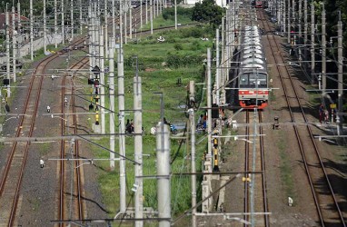 KRL Jatinegara-Bogor akan Pakai Rangkaian Kereta Lebih Panjang