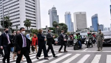 Anies-Menteri Perdagangan Inggris Naik MRT dan 'Ngopi' di Terowongan Kendal