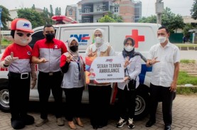 JNE Salurkan Bantuan Ambulans untuk Pemkab Karawang