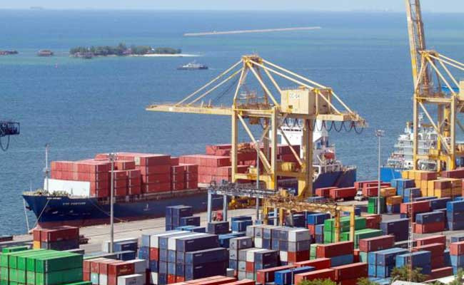 Tarif Mahal Menjalar ke Angkutan Kontainer Domestik