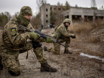 Pasukan Rusia Kepung Kiev, Warga Ukraina Diminta Buat Bom Molotov