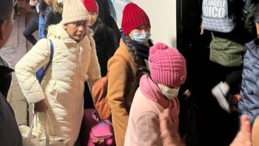 Pemerintah Berhasil Pulangkan 80 WNI dari Ukraina
