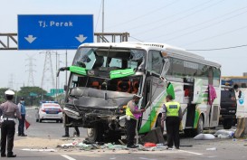 Fakta Kecelakaan Bus Tabrak Truk di Jalan Tol Surabaya, Berawal Penumpang Ambil Alih Kemudi hingga 3 Orang Tewas