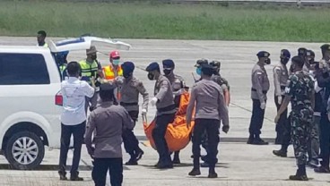 Pakai 4 Helikopter, Proses Evakuasi 8 Jenazah Karyawan PTT dari Lokasi Pembantaian KKB Papua ke RSUD Mimika