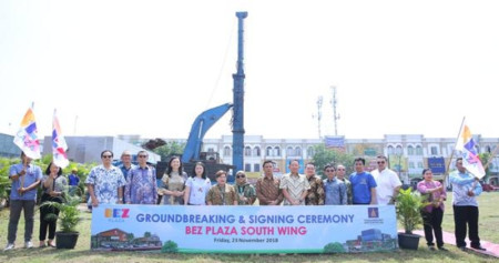 Paramount Land melakukan peletakan batu pertama pembangunan proyek kawasan komersial dan kuliner, Bez Plaza South Wing, di Gading Serpong. JIBI/BISNIS-Maria Elena