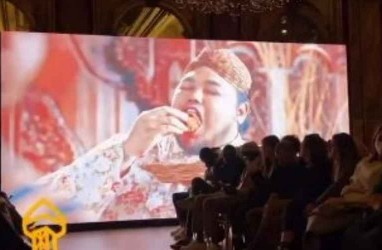 Ayam Geprek Bensu Dikritik karena Klaim Tampil di Paris Fashion Week 2022