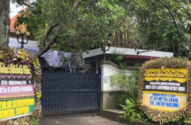 Suasana Terkini di Rumah Pengusaha Arifin Panigoro Jelang Pemakaman