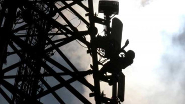 Tarif Operator Seluler Terlalu Murah, Masyarakat Dirugikan?