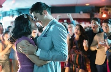 Henry Golding Ungkap Nasib Rencana Film Crazy Rich Asian 2