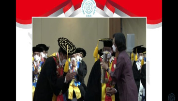 Sri Mulyani Raih Tanda Jasa di Bidang Kebijakan Fiskal dari UNS