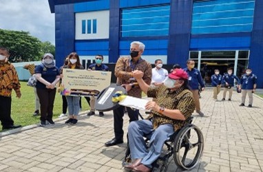 Bank Mandiri Beri Bantuan Bus Ramah Difabel untuk Atlet Paralympic di Solo