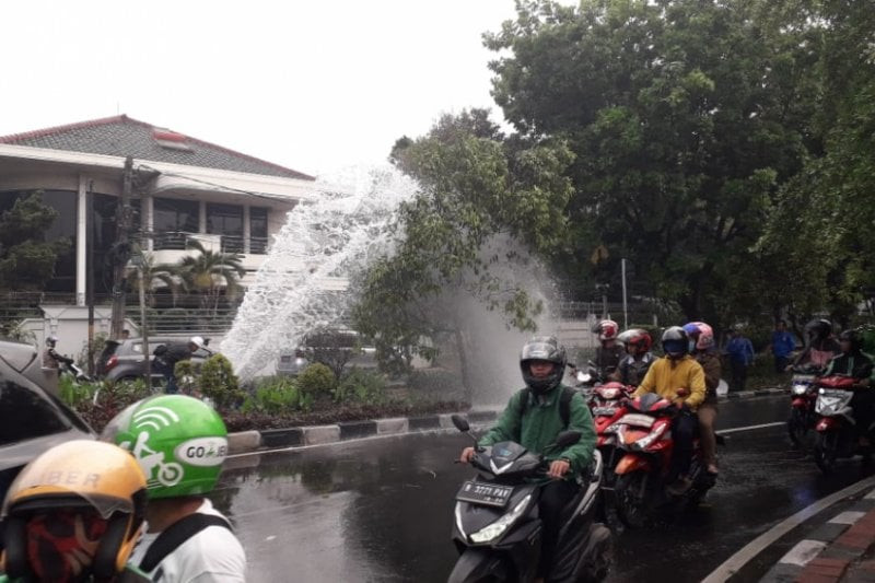 Perusahaan Air Minum Digerogoti dari Luar dan Dalam