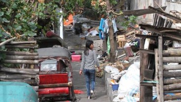 KAI Daop I Tertibkan Bangunan Liar di Lintas Stasiun Tanjung Priok-Ancol