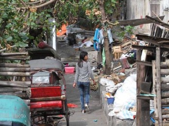 KAI Daop I Tertibkan Bangunan Liar di Lintas Stasiun Tanjung Priok-Ancol