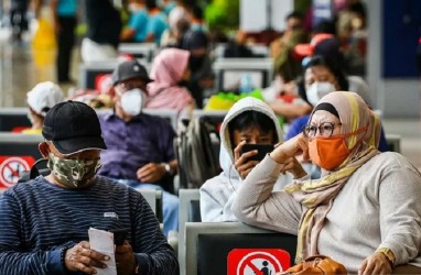 PENGGUNAAN TRANSPORTASI MASSAL : Prokes Tetap Ditegakkan