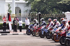 Meriah! Warga Antusias Saksikan Parade MotoGP di Jakarta