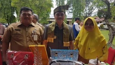 Menggali Potensi Limbah Kresek Jadi Produk Kreatif