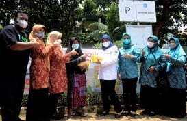Distribusi Minyak Goreng untuk Jakarta, Apical Group dan T.Care Gelar Penjualan 36,000 Liter