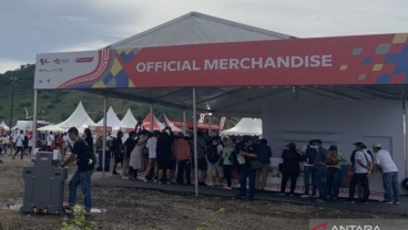 Stan Merchandise MotoGP Mandalika Ramai Dikunjungi Pengunjung