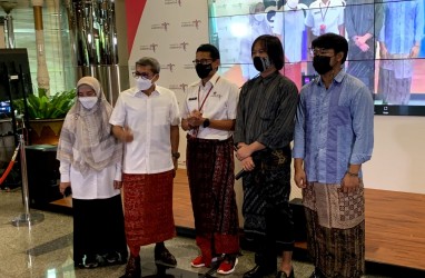 Pakai Kain Motif Berbahan Rayon APR, Sandiaga Dukung Anak Muda Gerakkan #IndonesiaBerkain