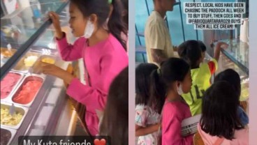 Fabio Quartararo Belikan Es Krim untuk Anak-anak di Lombok 