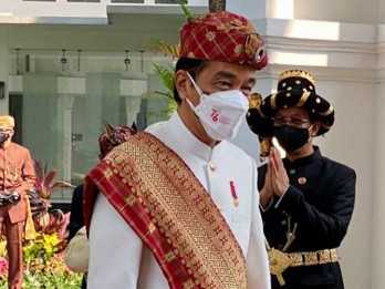 Membandingkan Politik 'Pencitraan' Jokowi dengan Sukarno