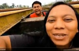 Terancam Dipidana, Youtuber Ini Minta Maaf karena Buat Konten Sembunyi di Kolong Rel Kereta