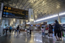 Penumpang Internasional Menumpuk di Bandara Soetta,…