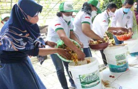 Warga Surabaya Dilatih Pengolahan Sampah Organik Eco Enzyme