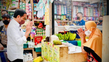 Jelang Ramadan, Jokowi Cek Harga Bahan Pokok di Sejumlah Pasar di Jateng