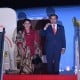 Ibu Iriana Ajak Istri PM PNG Keliling Kebun Raya Bogor dan Beri Selendang Sutra