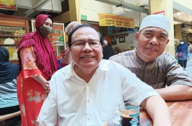 Foto Rizal Ramli Blusukan Cek Harga Bahan Pokok di Pasar Kramat Jati