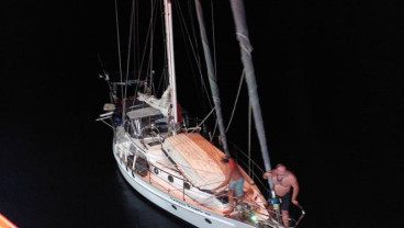 Yacht Berpenumpang Dua Warga Australia Dievakuasi karena Mesin Kapal Mati