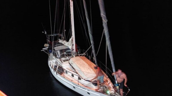 Yacht Berpenumpang Dua Warga Australia Dievakuasi karena Mesin Kapal Mati