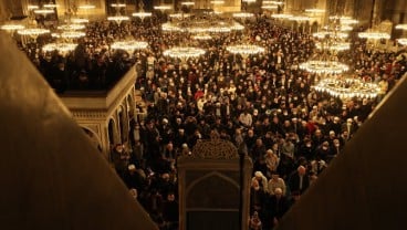 Sejarah Terulang, Ini Foto Tarawih Awal Ramadan di Masjid Aya Sofya 